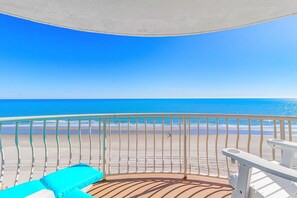 On the beach - Huge 25 foot circle expansive balcony/Best View in Myrtle Beach (Myrtle Beach)