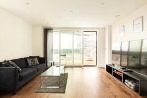 Apartment, 2 Queen Beds | Living area