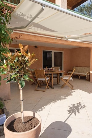 Outdoor dining - MAS DE GUILI - LE THORONET (LE THORONET)