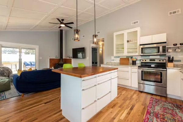 KĂŒhlschrank, Mikrowelle, Ofen, Herdplatte