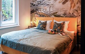 2 bedrooms, travel crib, free WiFi, bed sheets