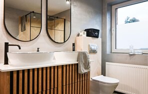 Shower - Beautiful apartment in Stezyca with sauna (Stezyca)