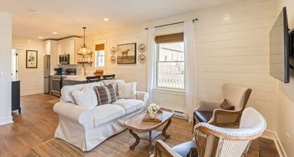 Charming Downtown Farmhouse Apartment #2