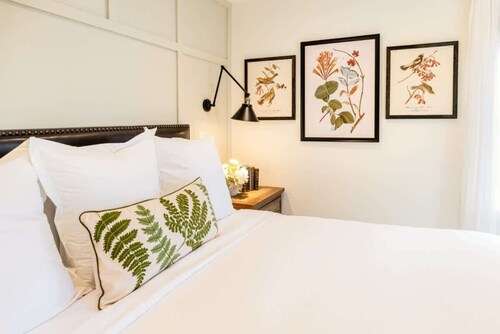 Charming Downtown Farmhouse Apartment #2