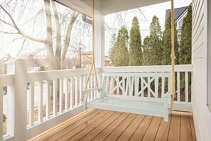 Property grounds - Charming Downtown Farmhouse Apartment #2 (West Dundee)