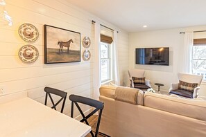 Een televisie en een kantoor