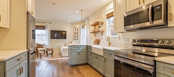 Charming Downtown Farmhouse Apartment #1