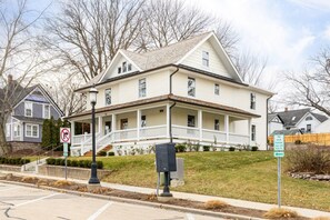 Unclassified image, 3 of 22, button - Charming Downtown Farmhouse Apartment #1 (West Dundee)