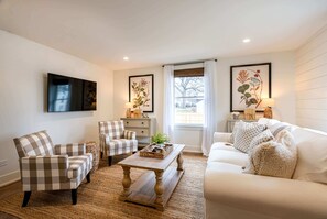 Een televisie en een kantoor