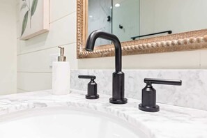 Unclassified image, 4 of 28, button - Charming Downtown Farmhouse Apartment #4 (West Dundee)