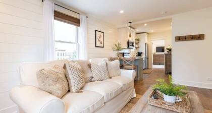 Charming Downtown Farmhouse Apartment #4