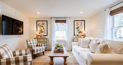 Charming Downtown Farmhouse Apartment #4