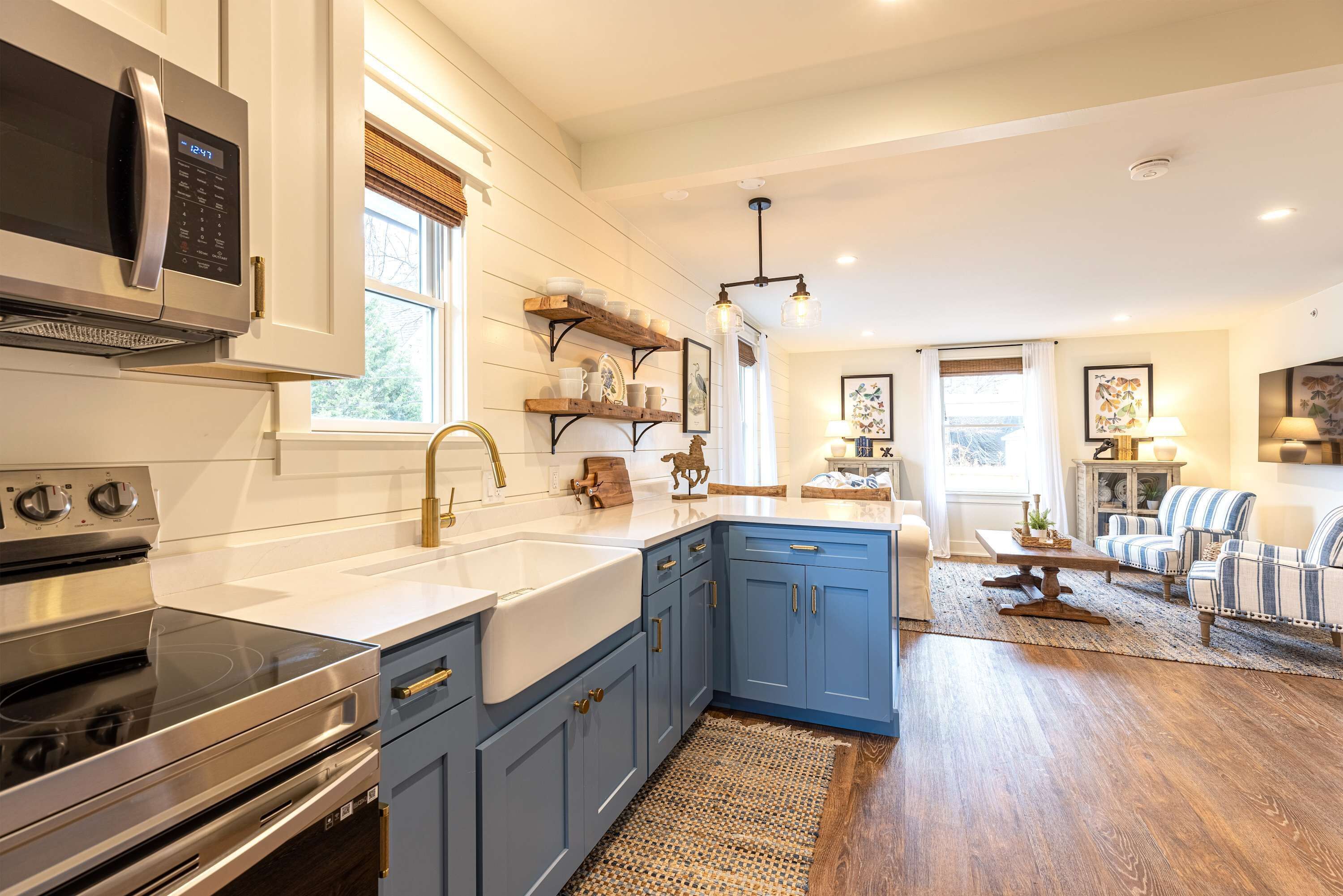 Kylskåp, mikrovågsugn, ugn och spishäll