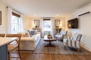 Televisión y oficina 