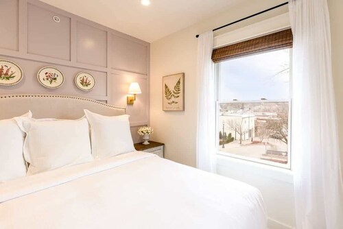 Charming Downtown Farmhouse Apartment #3