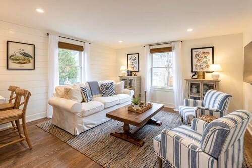 Charming Downtown Farmhouse Apartment #3