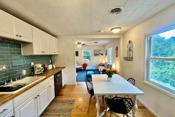 Fridge, microwave, oven, stovetop - SandyPaws-0.5mi ToSound & 1mi ToBeach PetFriendly! (Kill Devil Hills)