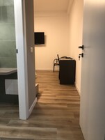 Cubrecamas, colchones con efecto memoria y escritorio 