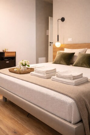 Quarto triplo luxo | Edredons de pluma, camas com colchões de espuma com sistema de memória