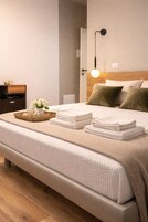 华丽三人房 | 羽绒被、记忆海绵床垫、办公桌、隔音