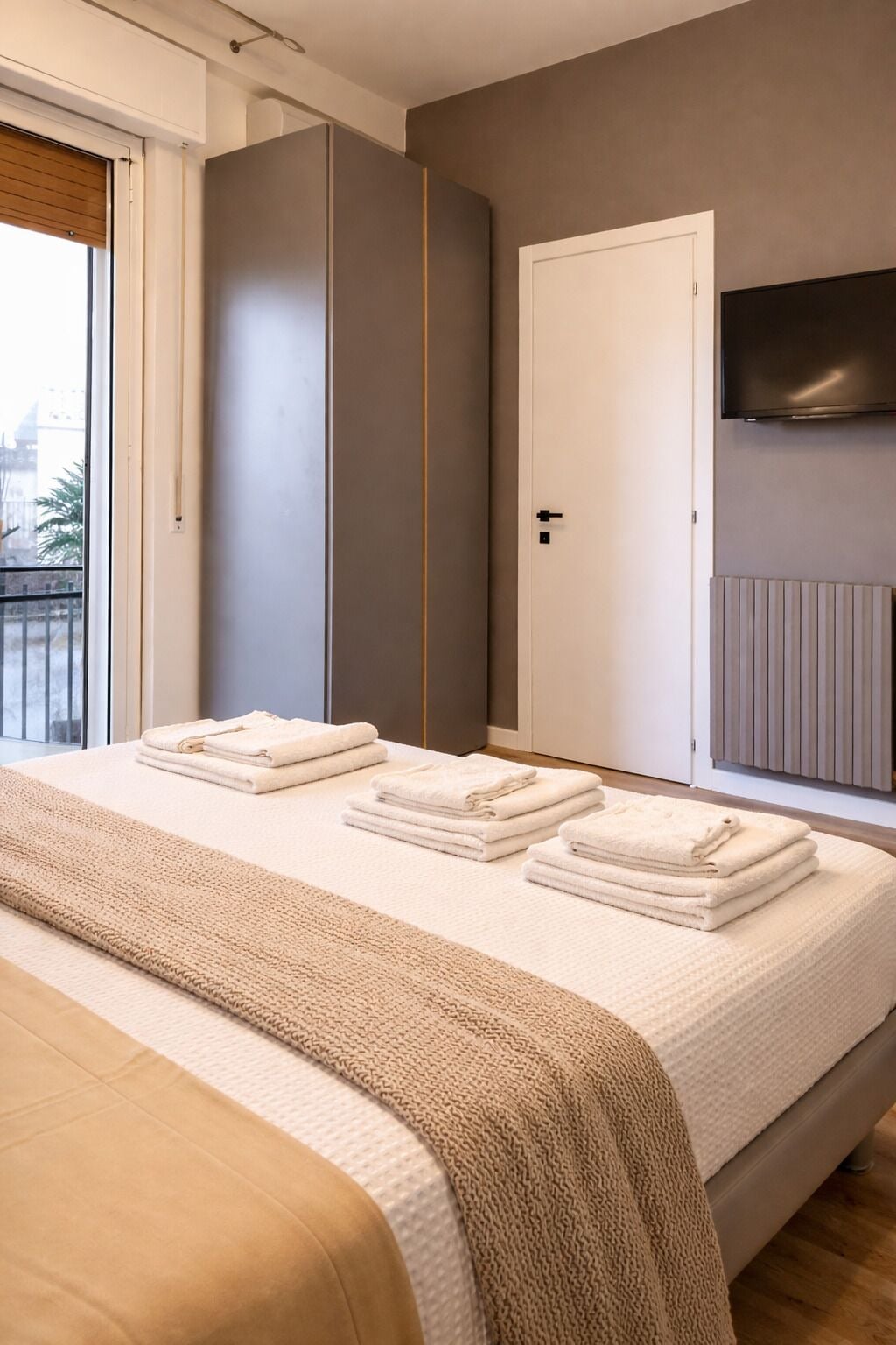 Chambre Double Classique | Couette en duvet d'oie, matelas mémoire de forme, bureau