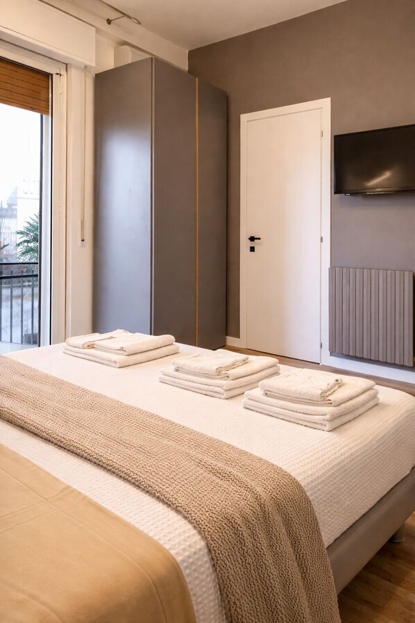 Quarto casal clássico | Edredons de pluma, camas com colchões de espuma com sistema de memória