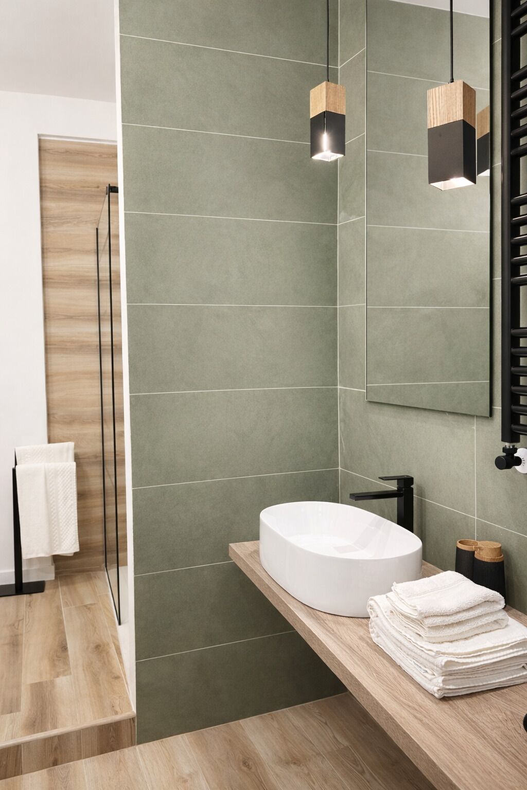 Deluxe Triple Room | Bathroom | Shower, rainfall showerhead, hair dryer, bathrobes