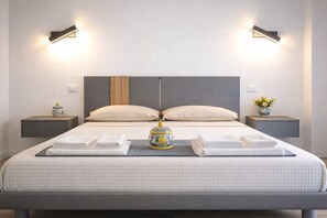 Doppia Classic | Copriletto in piuma, materassi in memory foam, una scrivania