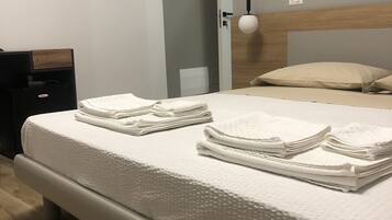 华丽三人房 | 羽绒被、记忆海绵床垫、办公桌、隔音