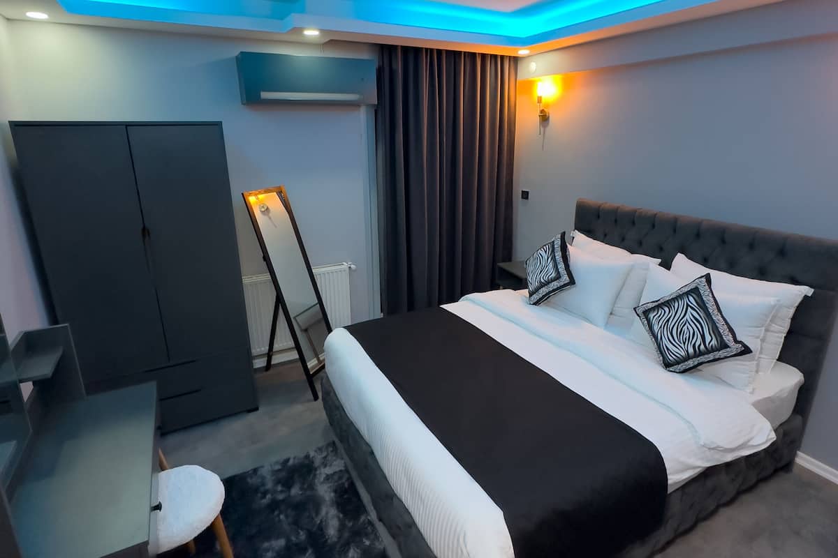 Superior Duplex | 2 bedrooms, Egyptian cotton sheets, premium bedding, down comforters
