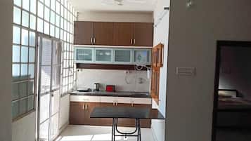 House | Private kitchen | Fridge, microwave, oven, stovetop