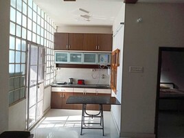 House | Private kitchen | Fridge, microwave, oven, stovetop