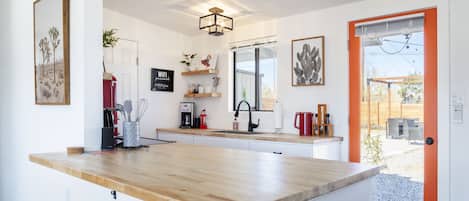 House, 3 Bedrooms | Private kitchen