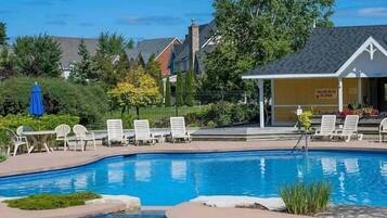 Piscine extérieure, piscine chauffée