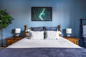 2 bedrooms, desk, iron/ironing board, travel crib - Hidden Gem! Amazing end unit town home  (124)