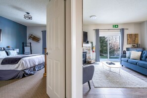 2 Schlafzimmer, Schreibtisch, Bügeleisen/Bügelbrett, Reisekinderbett