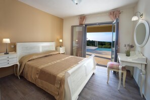 4 bedrooms, iron/ironing board, travel crib, free WiFi