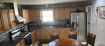 House to rent / rest. 25 min away from chicago!