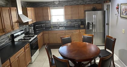 House to rent / rest. 25 min away from chicago!