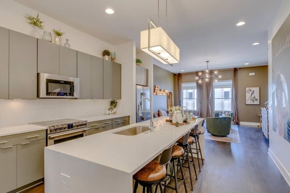 Fridge, microwave, oven, stovetop - Modern Townhome with Gorgeous Patio Space (Nashville)