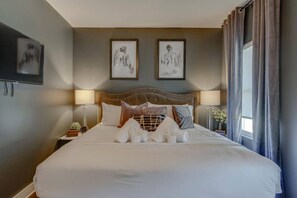 4 Schlafzimmer, Schreibtisch, Bügeleisen/Bügelbrett, Reisekinderbett