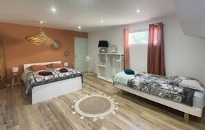 4 bedrooms, travel crib, free WiFi