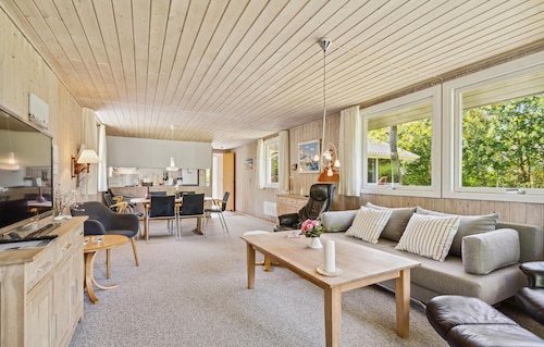 Cozy home in Ulfborg with WiFi