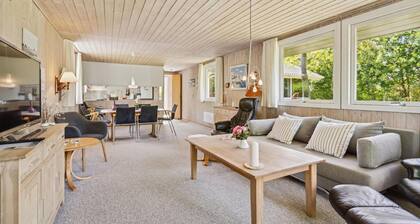 Cozy home in Ulfborg with WiFi