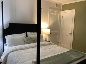 4 bedrooms, desk, iron/ironing board, free WiFi