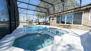 Piscine extérieure, piscine chauffée