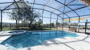 Outdoor pool, a heated pool - beautiful country house (Clermont)