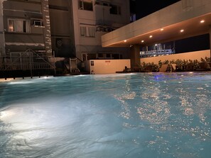 2 piscines extérieures