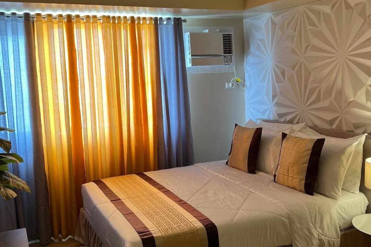 Deluxe Condo | 1 bedroom, iron/ironing board, free WiFi