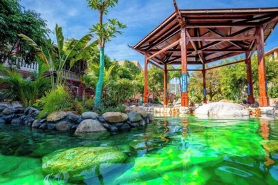 Xinjia Yuquan Hot Spring Hotel